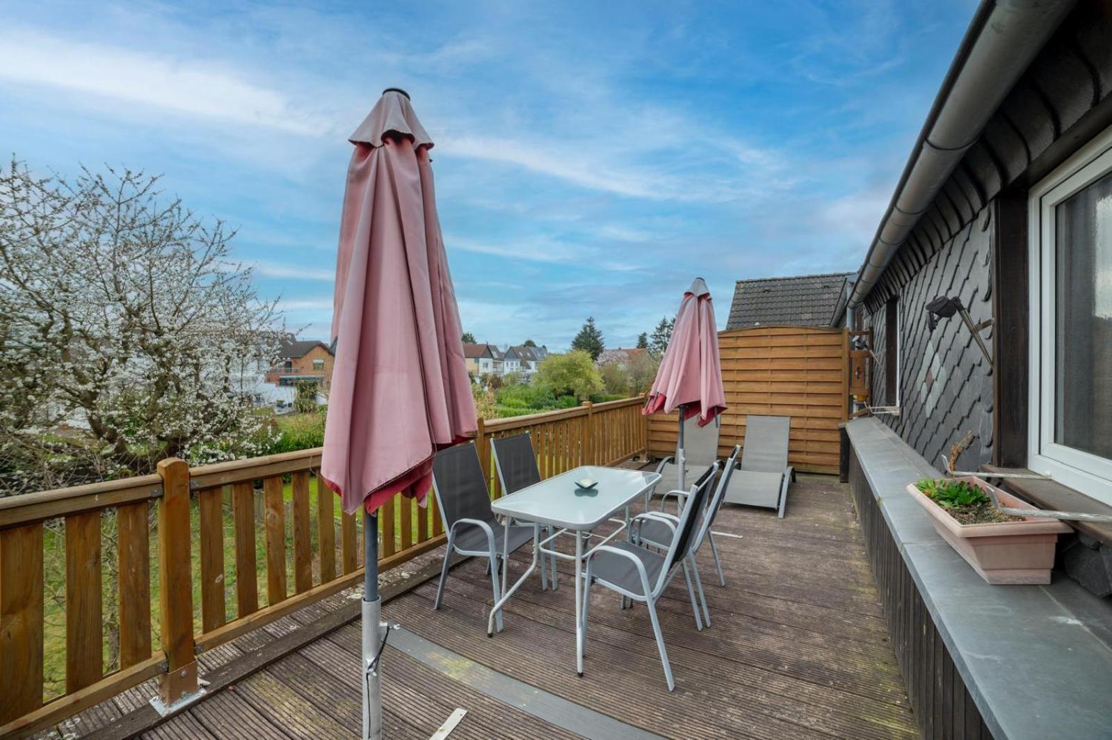 Cozy Villa With Garden, Balcony And Parking Area In Duesseldorf 外观 照片