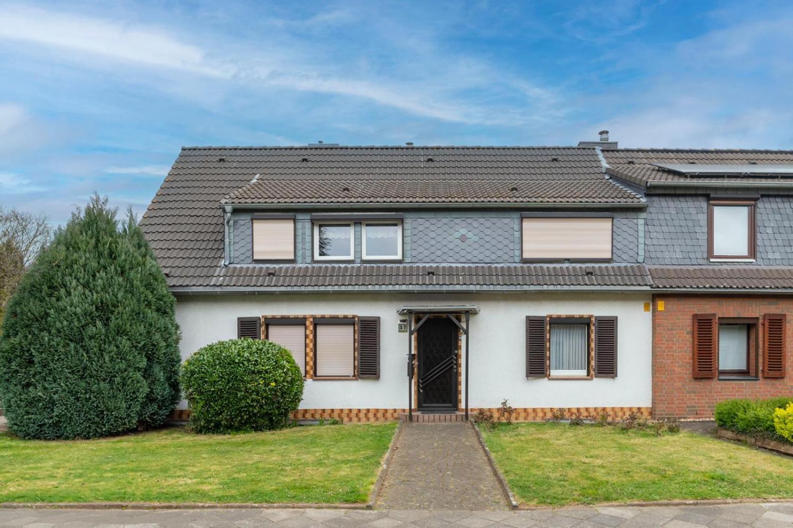 Cozy Villa With Garden, Balcony And Parking Area In Duesseldorf 外观 照片